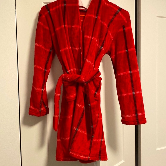 kidtopia Other - EUC [Kidtopia] Plaid Red White Bathrobe Sleepwear Loungwear Youth Sz Large